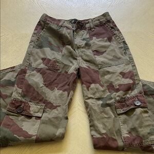 Zara Women’s Camouflage Cargo Shorts - Green and Brown